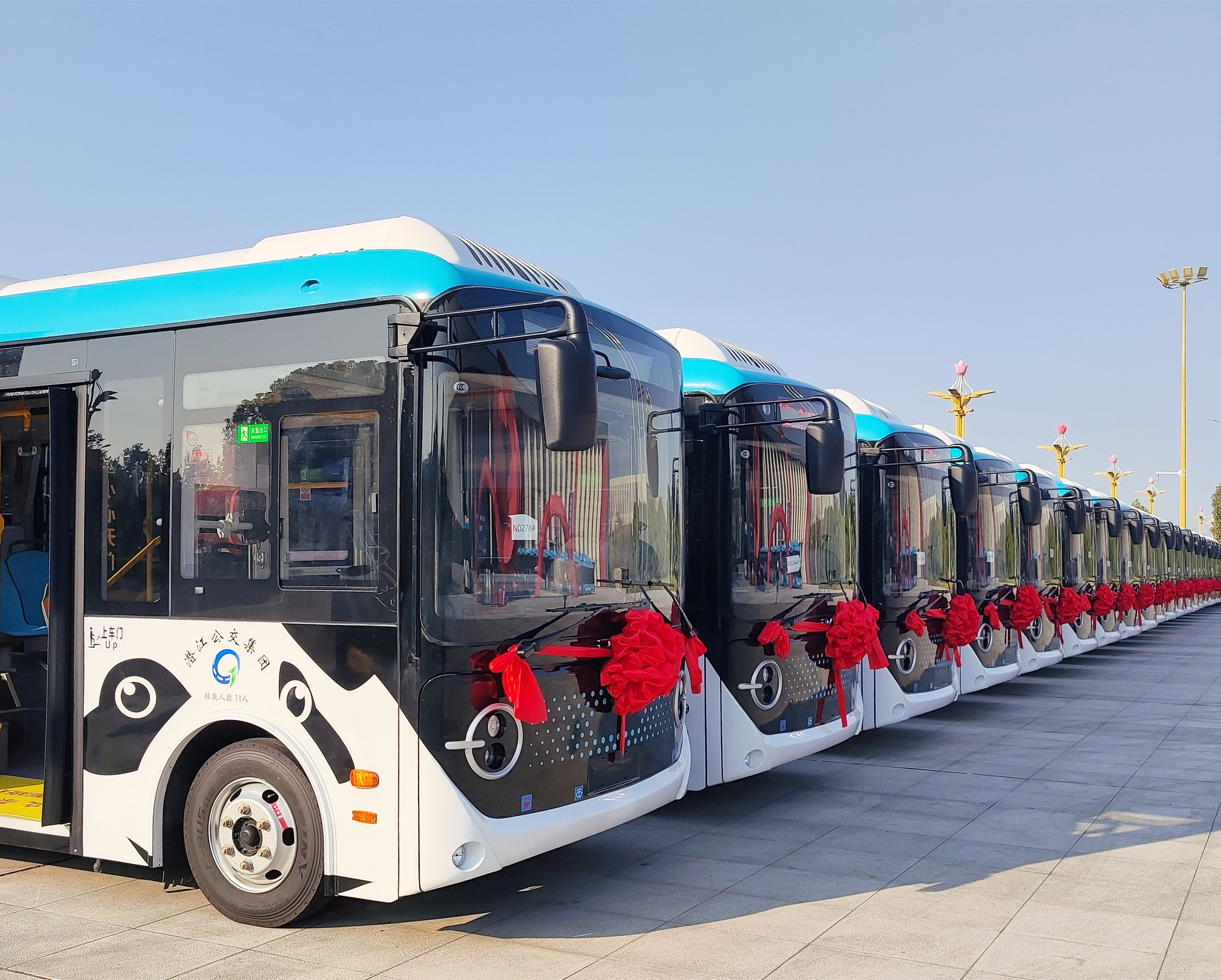 BAZN AUTO—ZONSON SMART AUTO CORPORATION-Zonson Smart Auto help Qianjiang Village in Hubei Province to connect public buses